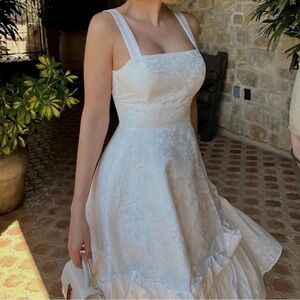 Whiter Unway Hope Jacquard
Midi Dress.